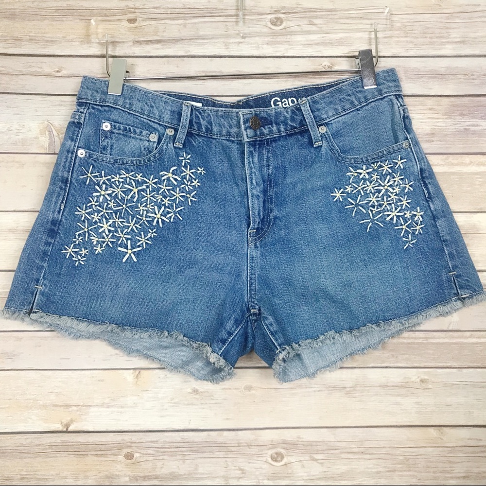 GAP | Daisy Embroidered Medium Wash Jean Shorts